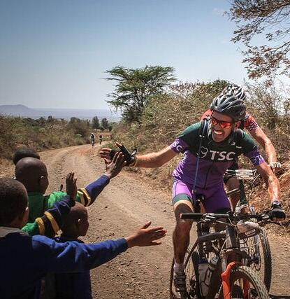 Fietsers in Tanzania