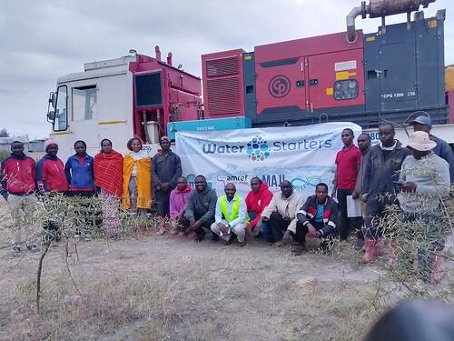 Inwoners van Kajiado bij de installatie